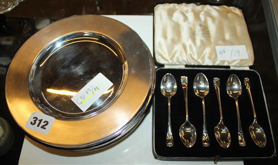 10 x 800 standard silver plates and cased silver spoons